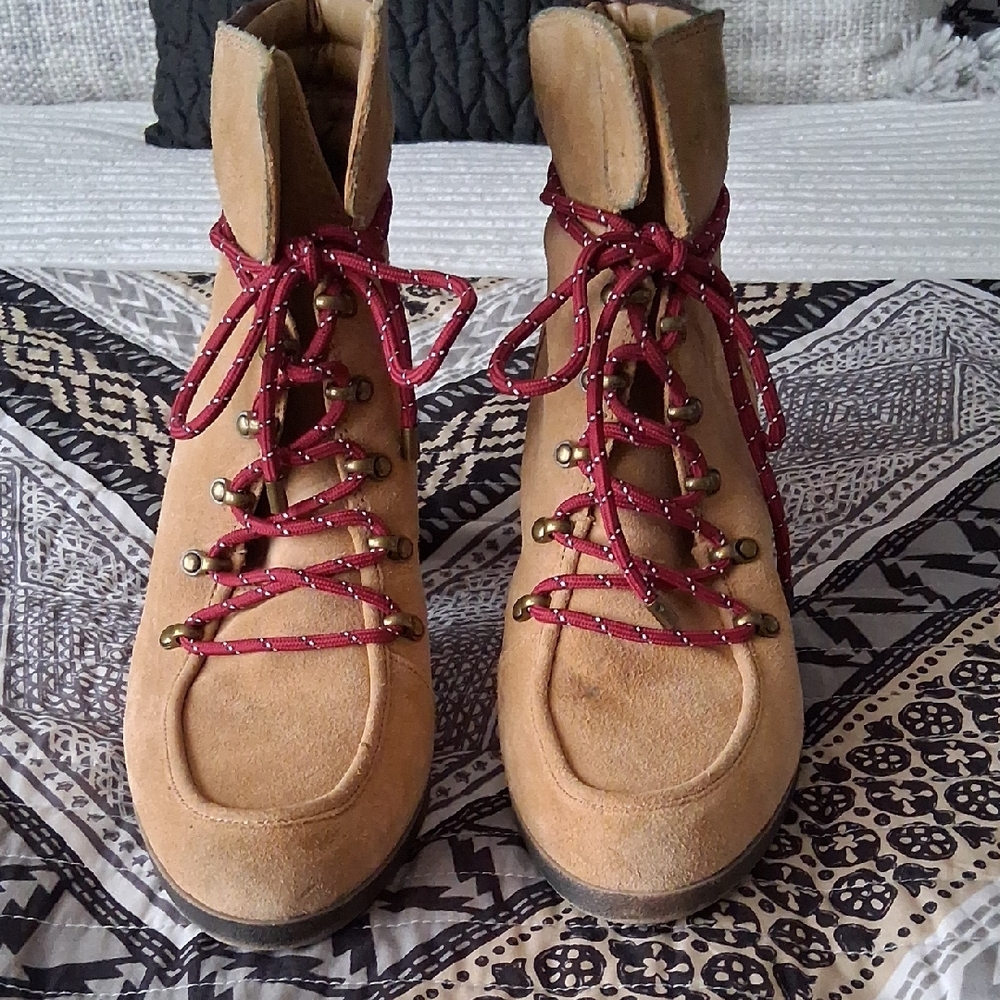 Gianni Bini Tan Lace-Up Boots with Red Laces